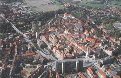Altstadt von Bautzen. Das Hochhaus im Vordergrund wurde 1999 nach Massgabe der Rahmenplanung rckgebaut.